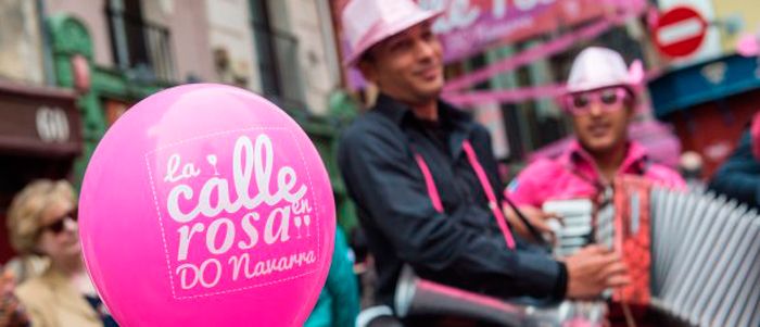 Pamplona se tiñe de rosa