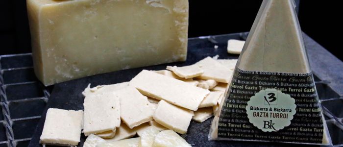 Bizkarra crea su turrón de queso