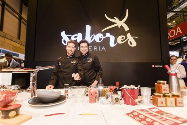 ‘Sabores Almería’ se convierte en el epicentro de ‘Gourmets’ con el showcooking de Bisbal y Pepe Rodríguez