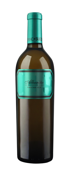  6 meses en barricas nuevas roble francés de 300 l. y posteriormente depósitos Galileo con sus lías